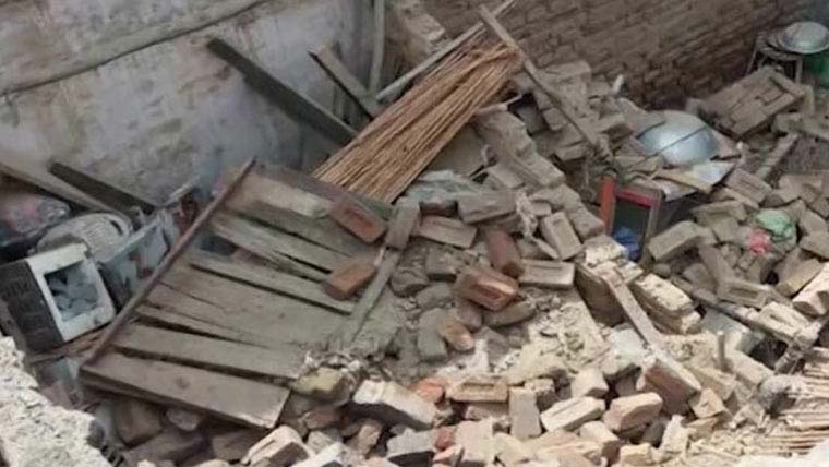 ننکانہ :چھت گرنے سے 4 سالہ  بچہ جاں بحق ،والدہ اور بھائی زخمی