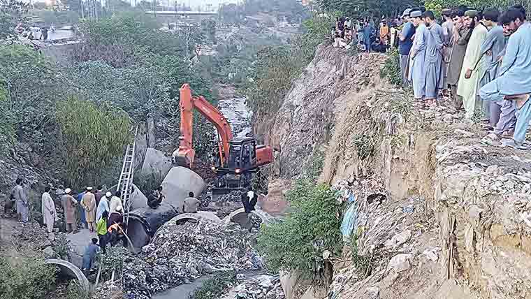  راولپنڈی:نالے میں گرنے والے بچے کا سراغ نہ مل سکا 