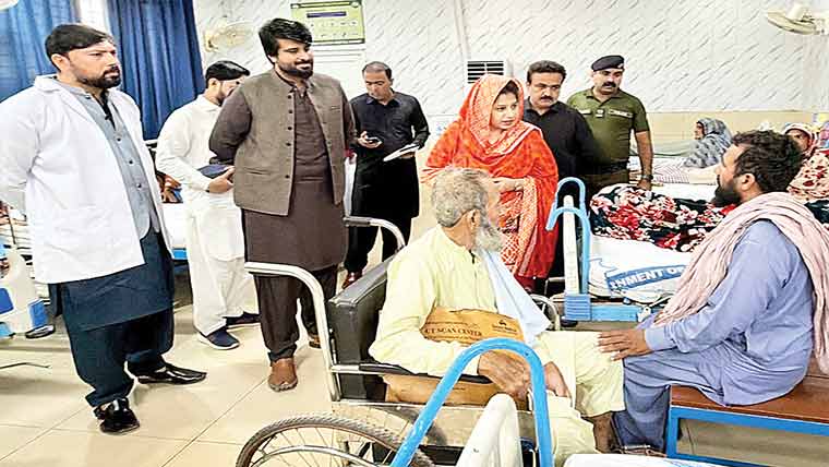 ڈپٹی کمشنر چنیوٹ کا ڈی ایچ کیو ہسپتال کا دورہ، سہولیات کا جائزہ
