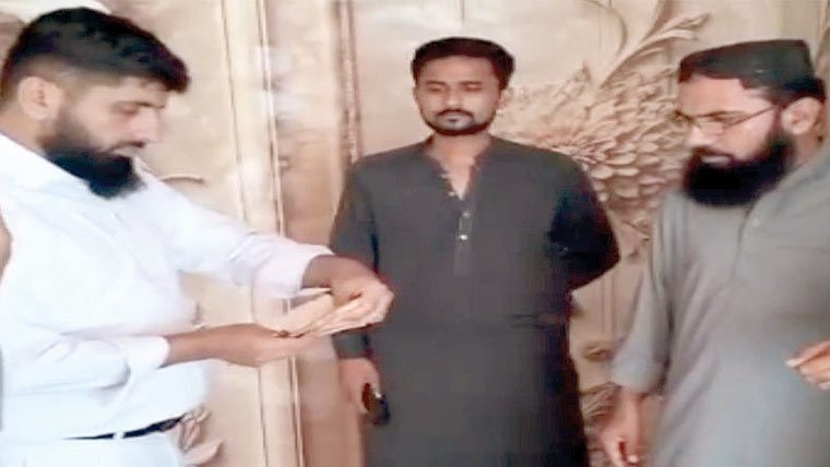 اینٹی کرپشن کا چھاپہ، نکاح رجسٹرار رشوت لیتے گرفتار