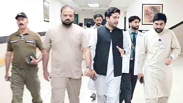میانوالی:اسسٹنٹ کمشنر کا  ڈی ایچ کیو ہسپتال کا دورہ