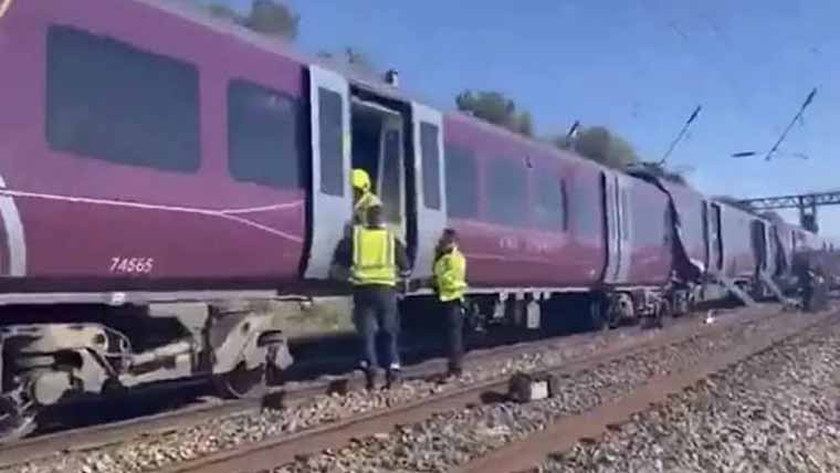 برطانیہ:دو مسافر ٹرینیں آپس  میں ٹکرا گئیں،کئی افراد زخمی 