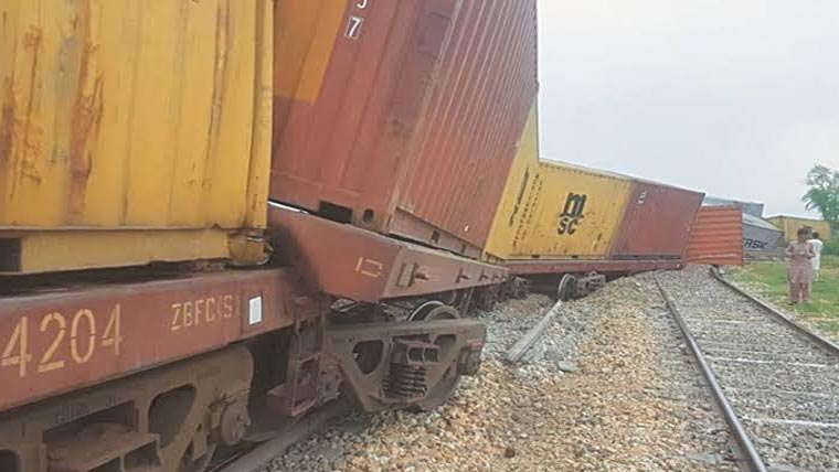  حیدر آباد:مال گاڑی کی 3بوگیاں اترنے سے ریلوے ٹریفک متاثر 
