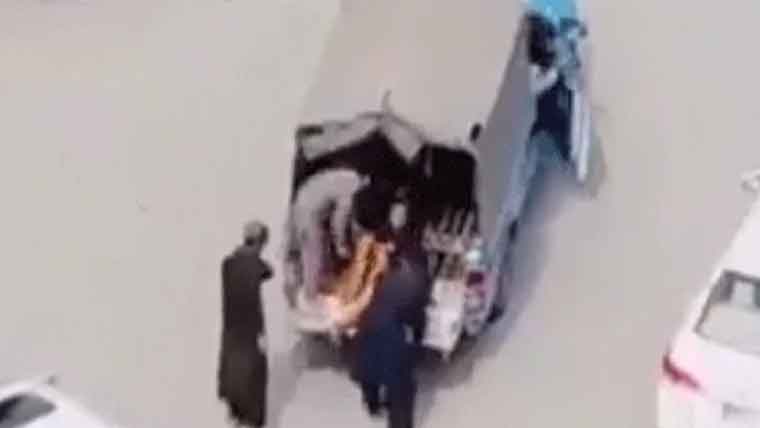 اسلام آباد پولیس کی خاتون  سے ہاتھا پا ئی کی ویڈیو وائرل 