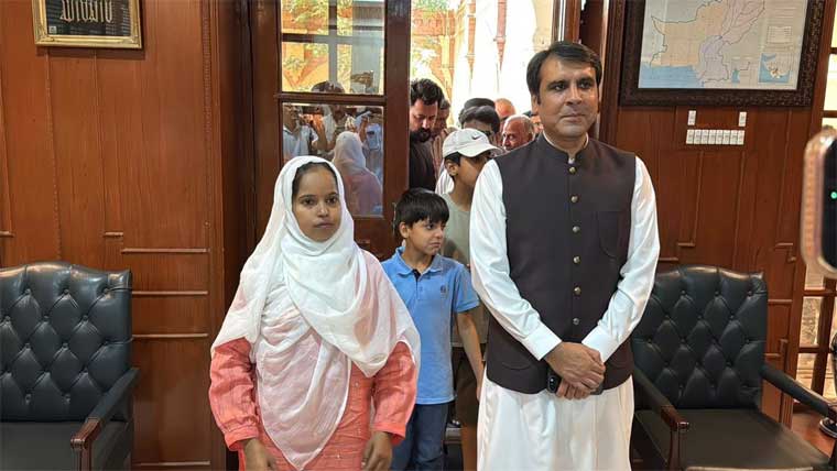  اٹک ، تھیلیسیمیا سے متاثرہ بچی  ایک روزہ اعزازی ڈپٹی کمشنر مقرر 