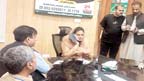 ڈپٹی کمشنر کا ڈسٹرکٹ ایمرجنسی  کنٹرول روم سیالکوٹ کا دورہ 