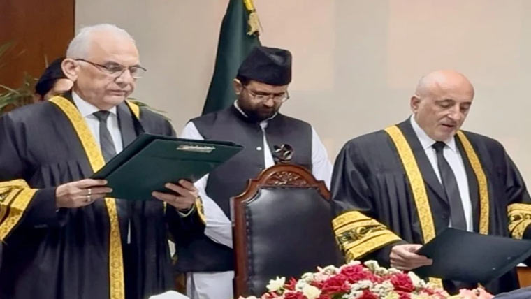 جسٹس حسن نے قائم مقام چیف جسٹس آ ئینی عدالت کا حلف اٹھا لیا 