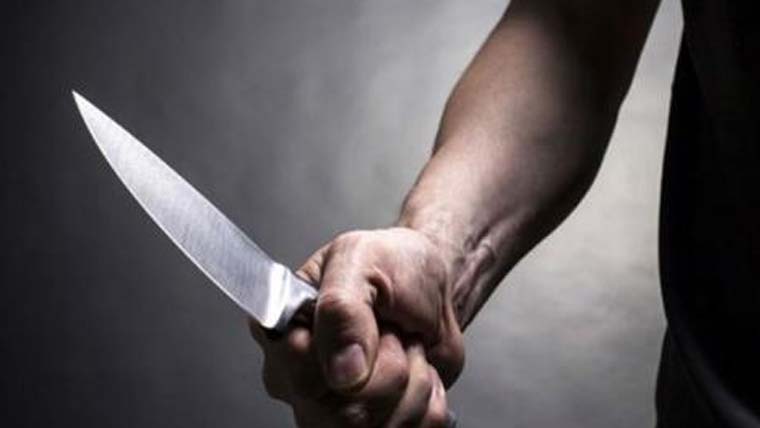  نوجوان نے لڑکی اور اسکی ماں کو چھری مار کر شدید زخمی 
