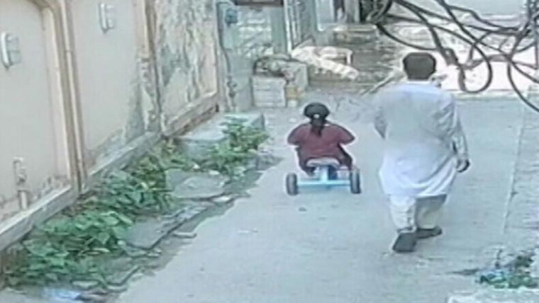 گلی میں کھیلتی بچی سے نازیبا  حرکات کرنے والا ملزم گرفتار