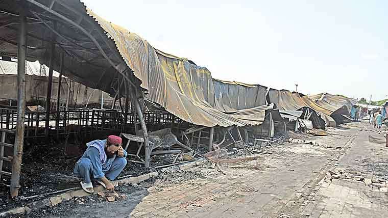 ایچ  نائن  اتوار  بازار  آتشزدگی سے300دکانیں متاثر،12کروڑ  کا  نقصان