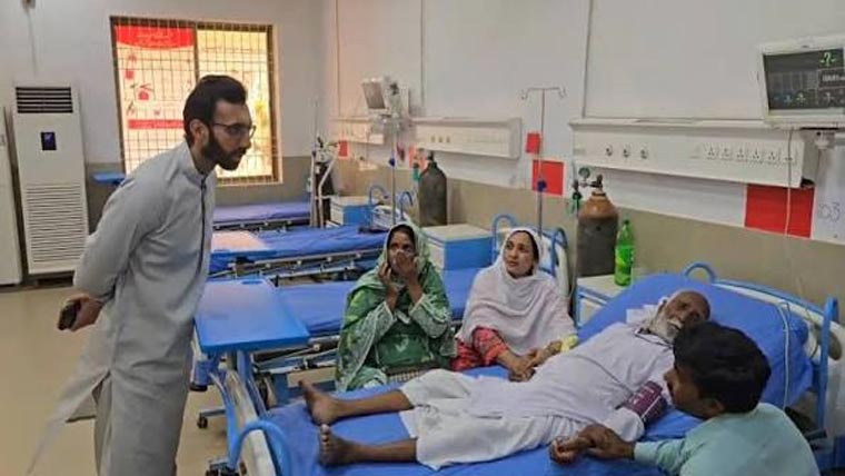ڈی سی ٹوبہ کا ڈی ایچ کیو ہسپتال کا دورہ، طبی سہولیات کی ہدایت