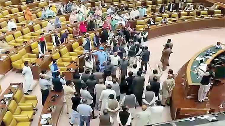 پنجاب اسمبلی :بجٹ منظور،اپوزیشن کا بائیکاٹ،نعرے بازی 