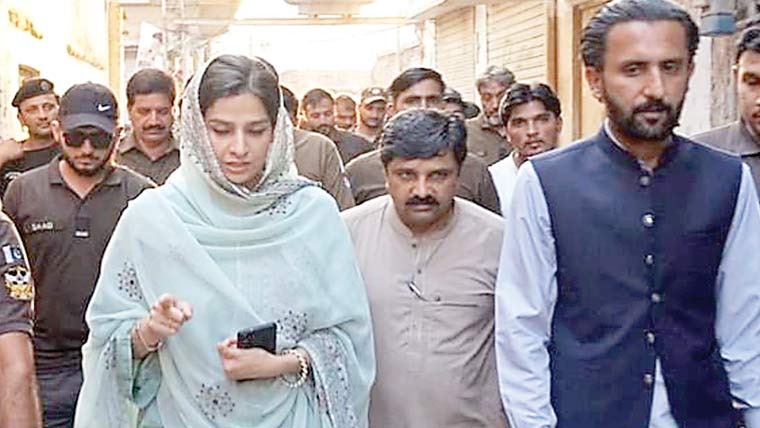 ڈی سی گجرات کایوم عاشور پرسکیورٹی انتظامات کاجائزہ