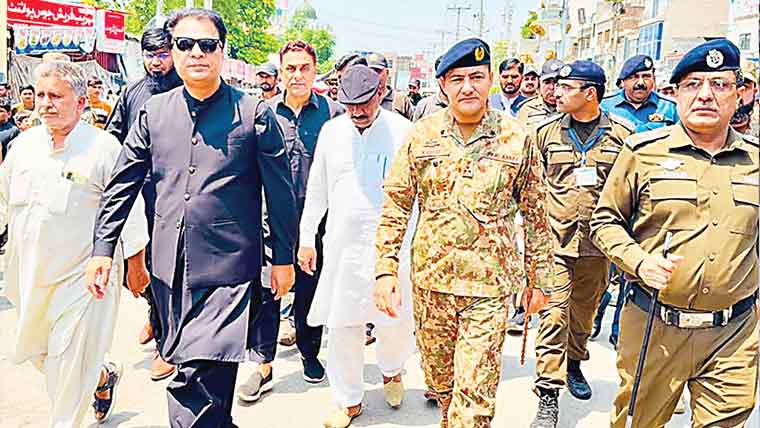  بریگیڈیئر کاشف، ڈی سی عبدالرزاق ودیگرکا عاشور کے جلوسوں کادورہ 
