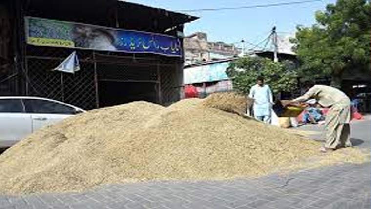 ایشیا کی سب سے بڑی رائس منڈی کامونکے جدید ٹرانسپورٹ سے محروم، سفر میں مشکلات