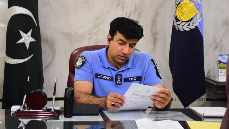  ڈی آئی جی کی کھلی کچہری  شہریوں کے مسائل سنے 