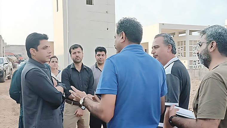 چیئرمین سی ڈی اے کا زیر تعمیر اسلام آباد ماڈل جیل کا دورہ ،کاموں کا جائزہ 