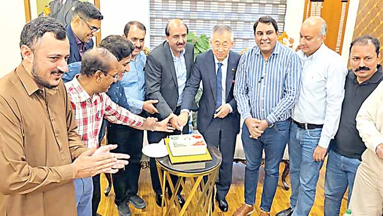 چین کے قونصل جنرل کا پریس کلب کا دورہ،صحافیوں میں تعلقات بڑھانے پر زور 