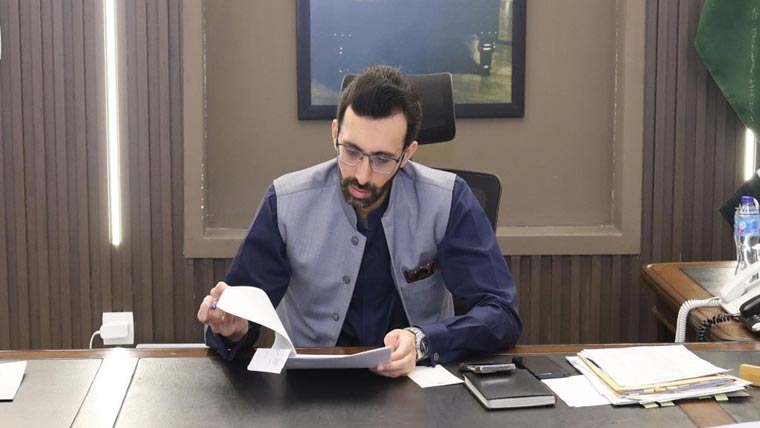 ڈی سی ٹوبہ ،اے سی کمالیہ کا ترقیاتی  کاموں ، پٹرول پمپس کامعائنہ 