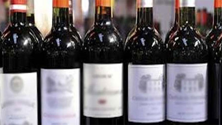 حیدر آباد:پولیس نے بھاری مقدار میں شراب، مین پوری برآمد کرلی