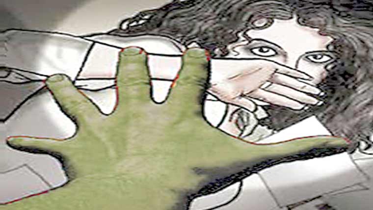 3 خواتین سمیت 4 اغوا 