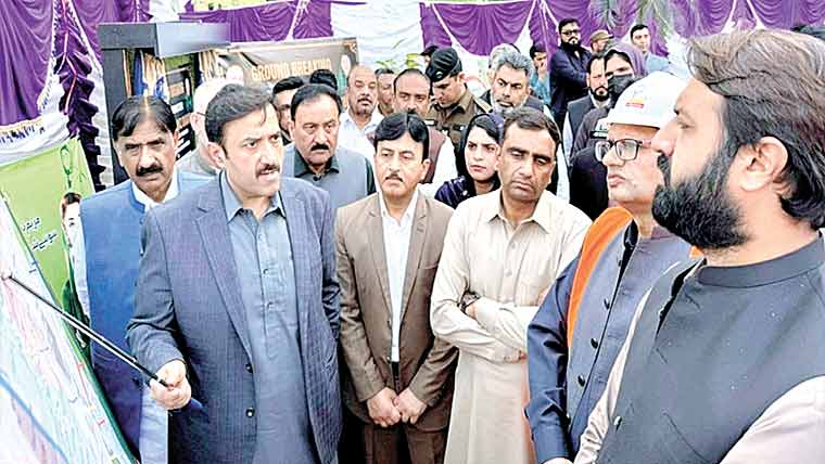 ڈسکہ :وزیر بلدیات نے ترقیاتی سکیموں کا سنگ بنیاد رکھ دیا 