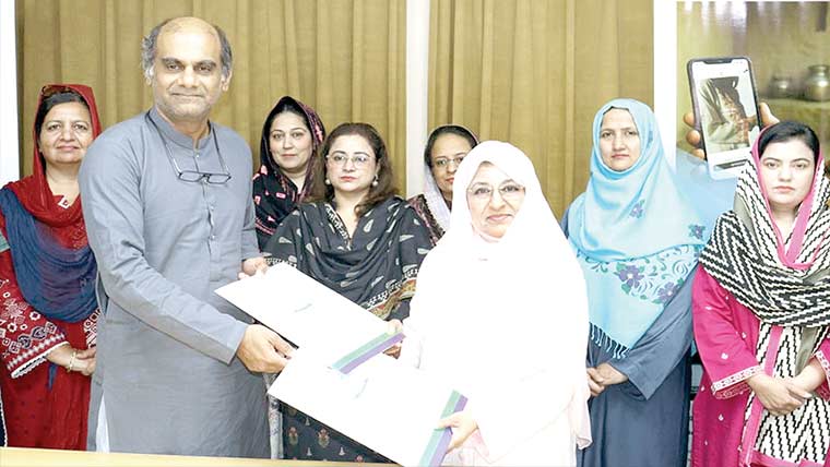 ویمن یونیورسٹی نے خواتین کیلئے ڈیجیٹل ایم او یو پر دستخط کر دئیے 