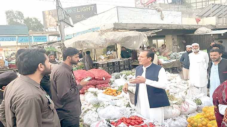 منڈی میں سبزیوں اور پھلوں کی باقاعدگی سے نگرانی 