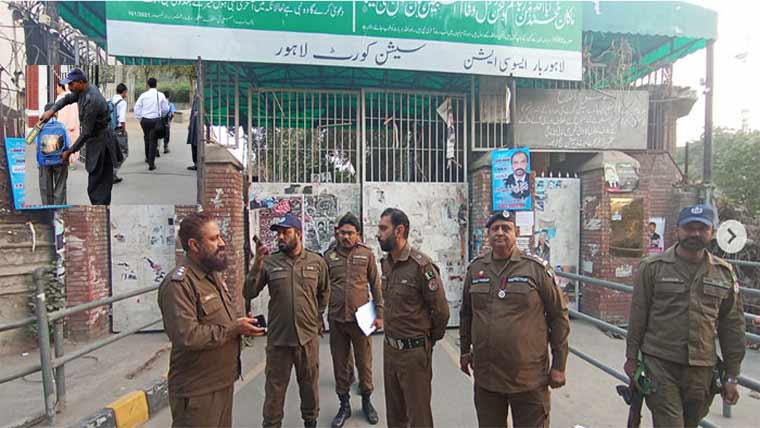 سکیورٹی الرٹ ہسپتالوںتعلیمی اداروں  عدالتوں مارکیٹوں میں اضافی پولیس تعینات
