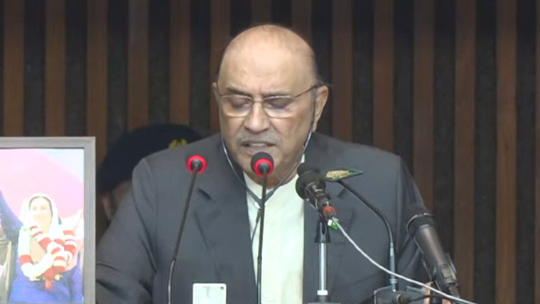 بھارت بامعنی مذاکرات کیطرف آئے ورنہ ایک اور ذلت آمیز شکست کیلئے تیار رہے : زرداری، مشترکہ اجلاس سے خطاب اپوزیشن کا ہنگامہ، نعرے 