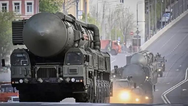 روسی حملے ، یوکرین میں 8  ہلاک، مسافر ٹرین بھی نشانہ