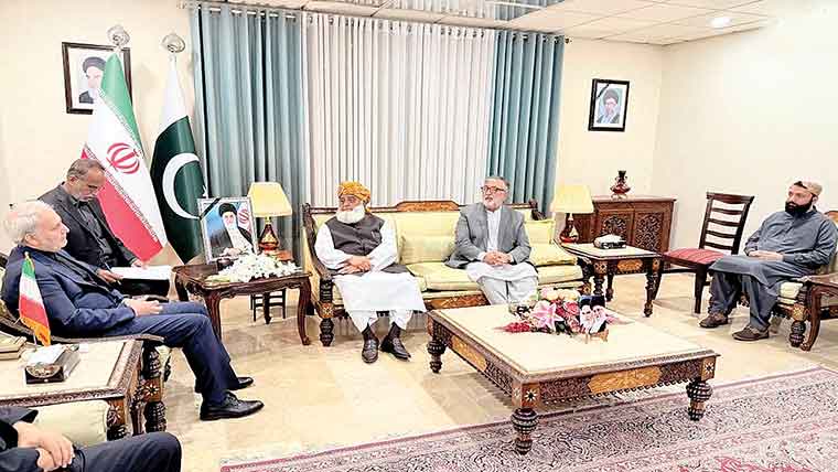 ایران کے شانہ بشانہ ہیں :فضل الرحمن ،ایرانی سفیرسے ملاقات