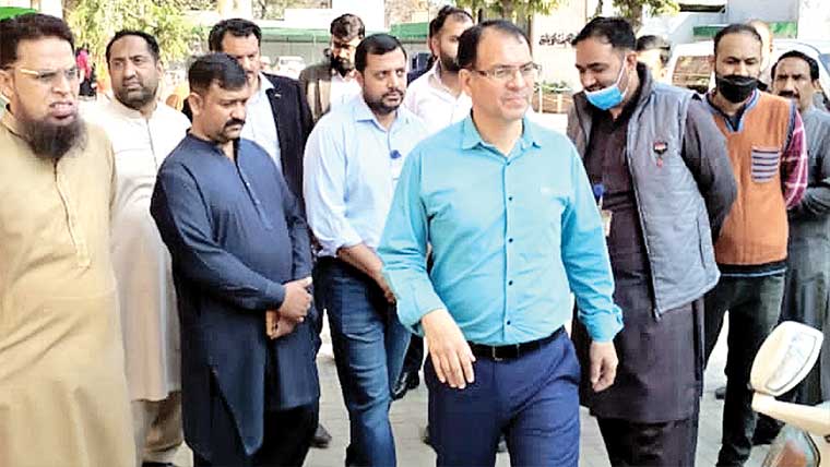 سی ای او کا بہبود آ بادی کی عمارت کی تعمیر میں تاخیر کا نوٹس 