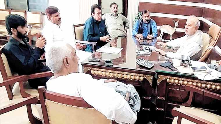 آیت اﷲ علی خامنہ ای کا خلا پورا نہیں ہوگا :ناصر چیمہ 