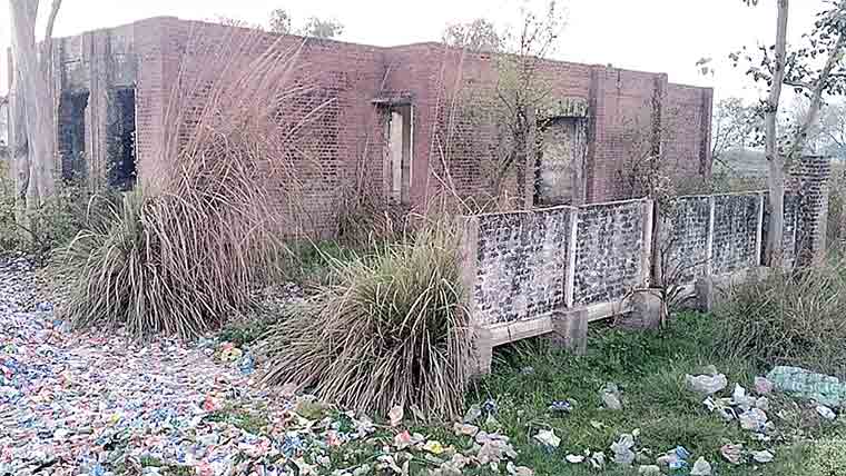 سیالکوٹ: 25 سال سے سکول بند عماعت کھنڈر