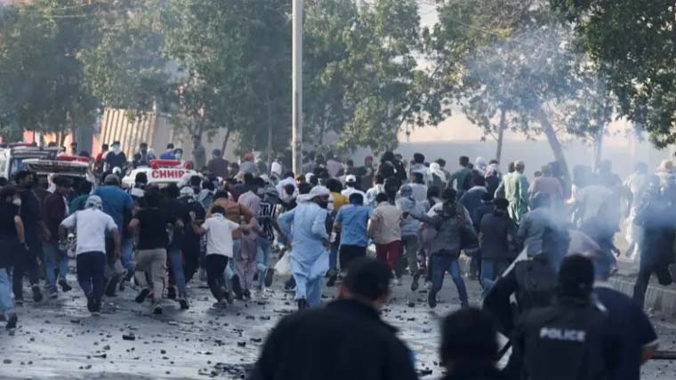 کراچی میں مظاہرین پر فائر نگ امریکی فوجی اہلکاروں نے کی