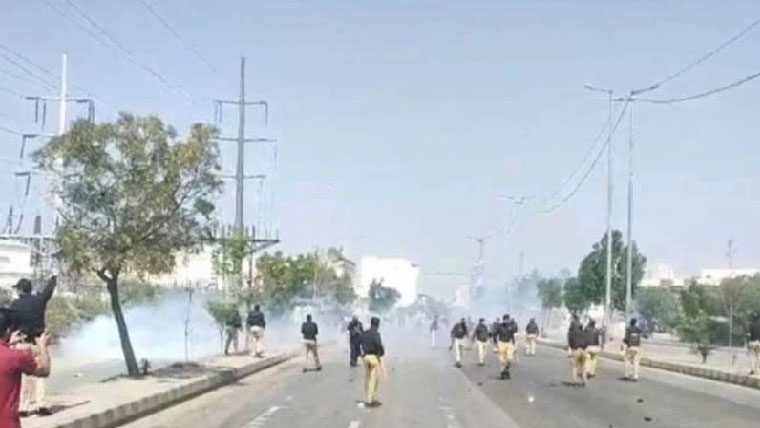 کراچی، امریکی قونصلیٹ پر ہنگامہ آرائی، جاں بحق افراد کی تعداد 11 ہوگئی