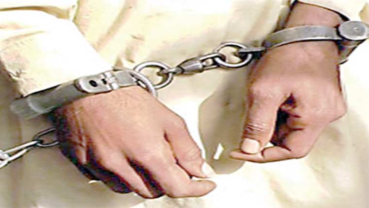 اسلحہ رکھنے پر گرفتاری 