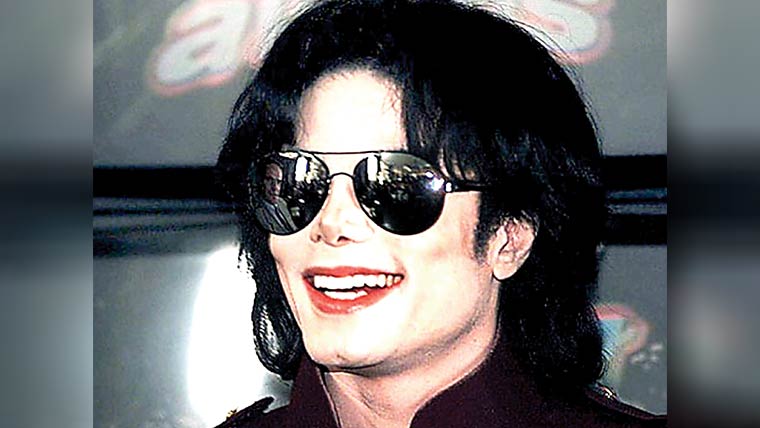 مائیکل جیکسن پر بچوں کے استحصال کے الزامات،ہرجانے کا مطالبہ