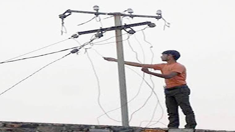 2 بجلی چور پکڑے گئے 