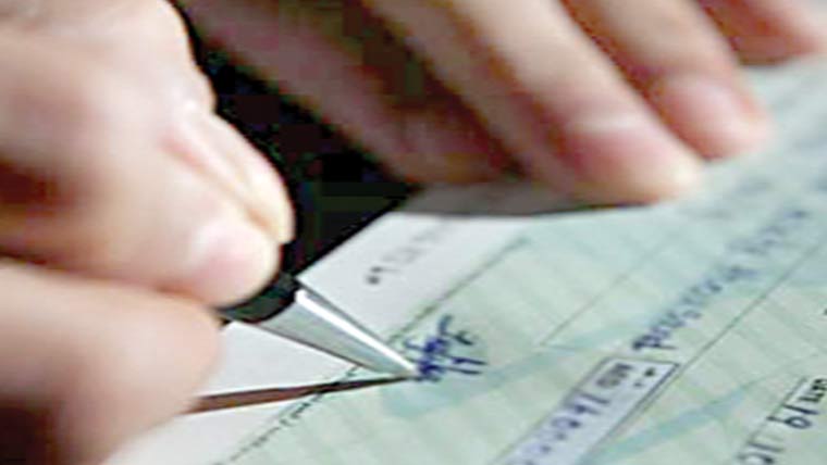 بو گس چیک دینے پر مقدمہ 