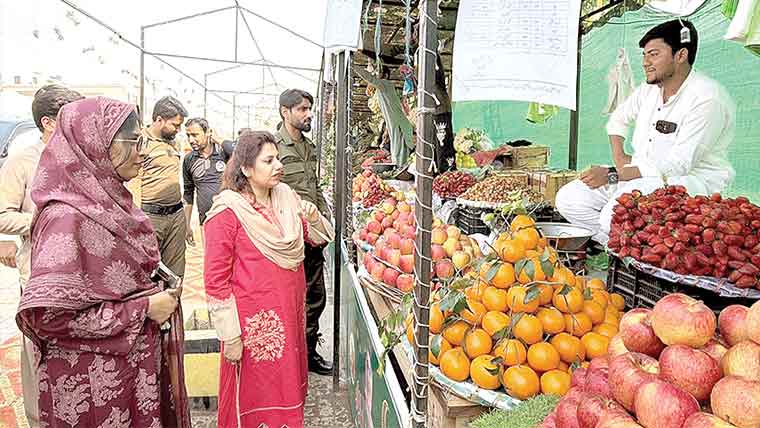 چنیوٹ:ڈپٹی کمشنر کا تحصیل بھوانہ کا  تفصیلی دورہ، اشیا کی قیمتیں چیک کیں