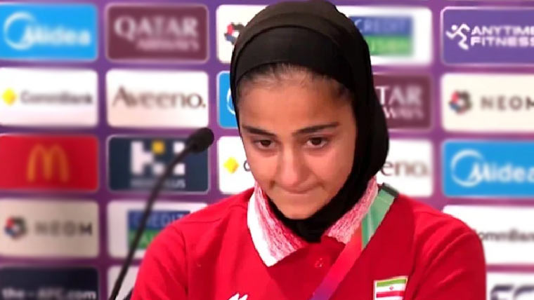 ایران پر حملہ، خاتون فٹبالر پریس کانفرنس میں آبدیدہ