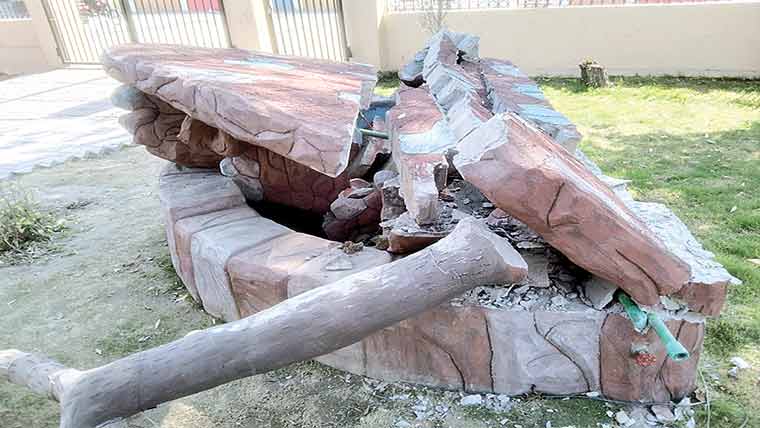 لیڈیز پارک کاناقص سیلفی پوائنٹ 1ماہ بعد ہی زمین بوس 