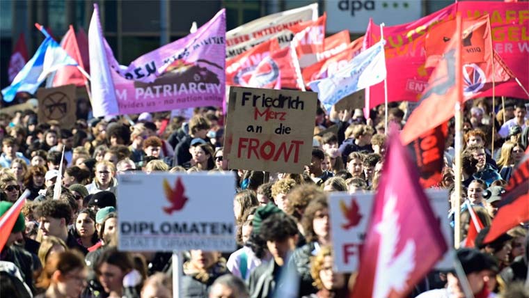 جرمنی : ہزاروں طلبا کا  فوجی بھرتی مہم کیخلاف  ملک گیر احتجاج،کلاسز کا بائیکاٹ