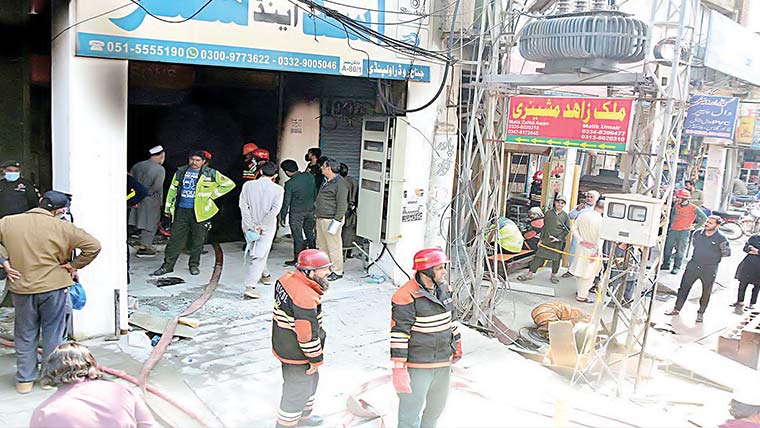 سٹی صدر روڈ پلازہ آتشزدگی، ایک ارب سے زائد کا نقصان 