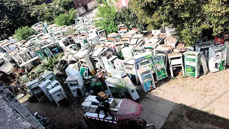 سیالکوٹ277:منی پٹرول پمپ سیل ، مشینری ضبط 