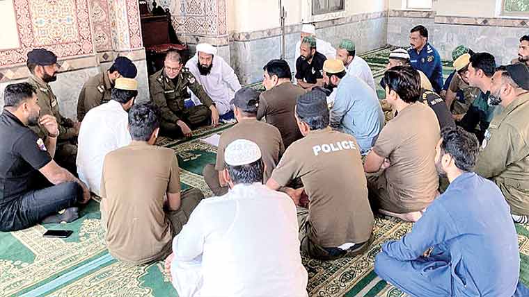 چنیوٹ:جامعہ مسجد امیر حمزہ میں ڈی پی او کی کھلی کچہری