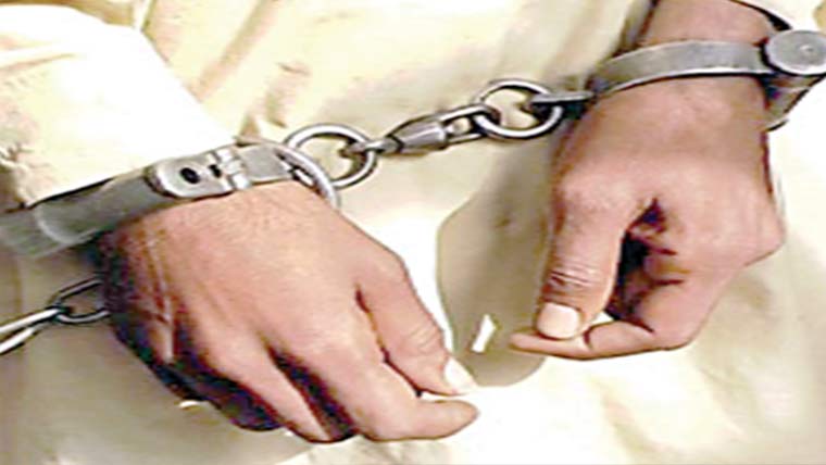 اسلحہ رکھنے پر 2ملزم گرفتار