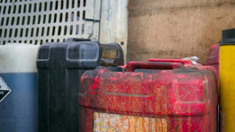 غیر قانوں کیمیکل اور تیزاب کی خریدوفروخت بڑے حادثے کا خطرہ